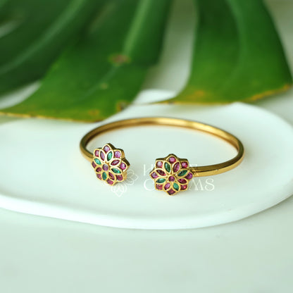 ANTIQUE FLORAL MOTIF KEMP ADJUSTBLE BANGLE