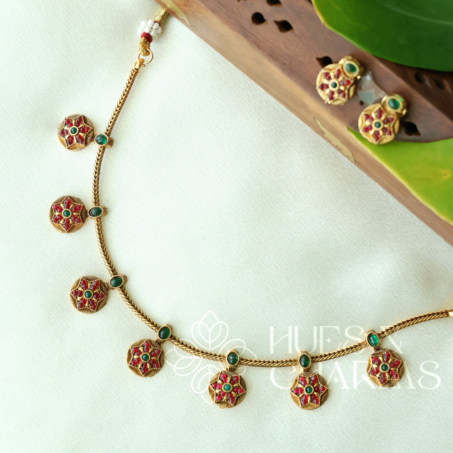 GOLDEN KAMALINI NECKLACE SET