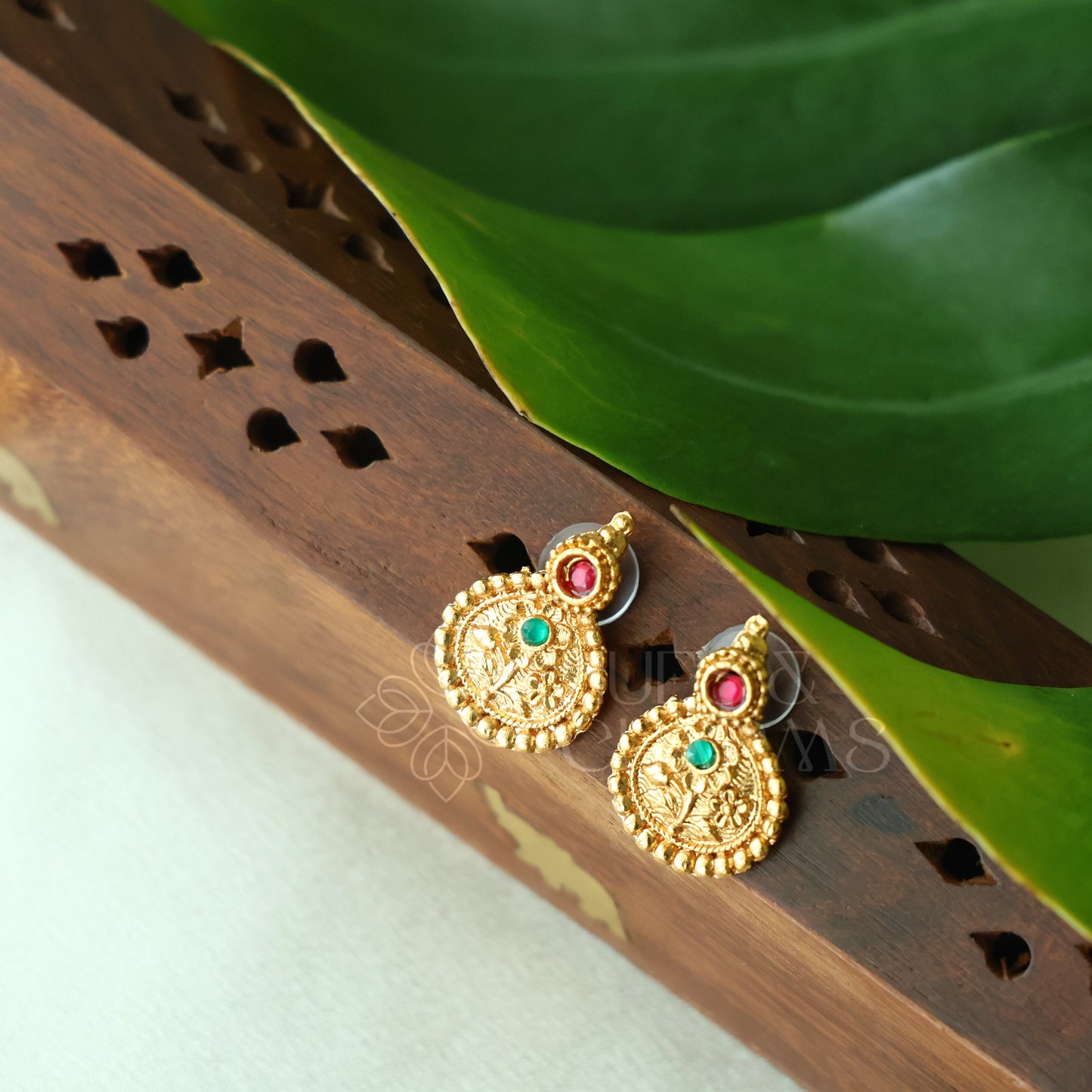 GOLDEN SWARNA RATNA PEARL NECKLACE SET