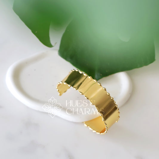 GOLDEN AURORA CREST HAND CUFF