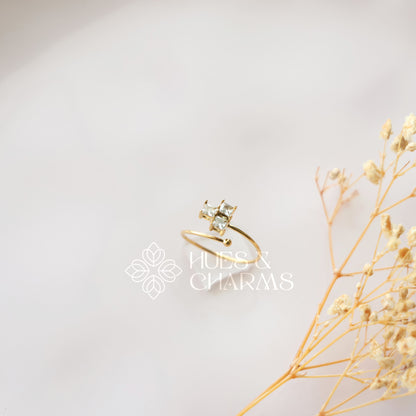 GOLDEN RECTANGLE WHITE STONE PENDANT NECKPIECE