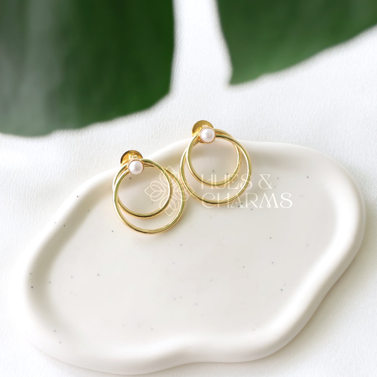 DUAL CIRCLE WITH PEARL EARRINGS