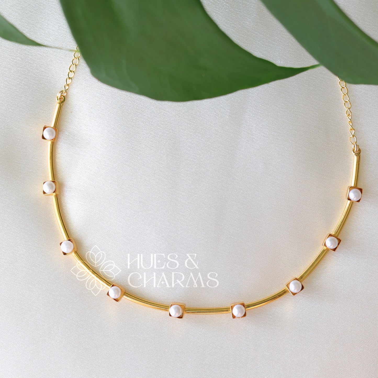 GOLDEN PEARL NECKPIECE