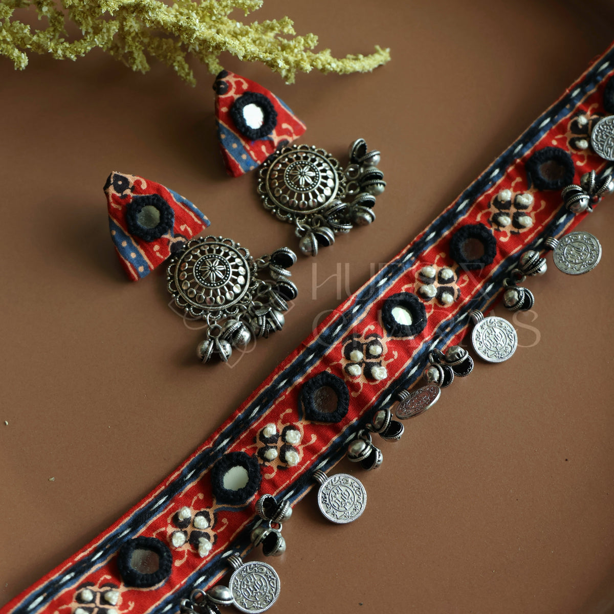 BLACK AND RED PRINTED FABRIC BOHO CHOKER SET