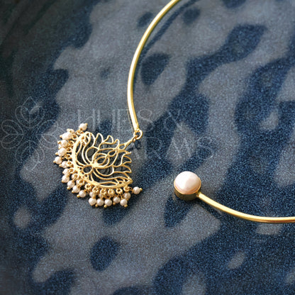 GOLDEN LOTUS PEARL NECKCUFF