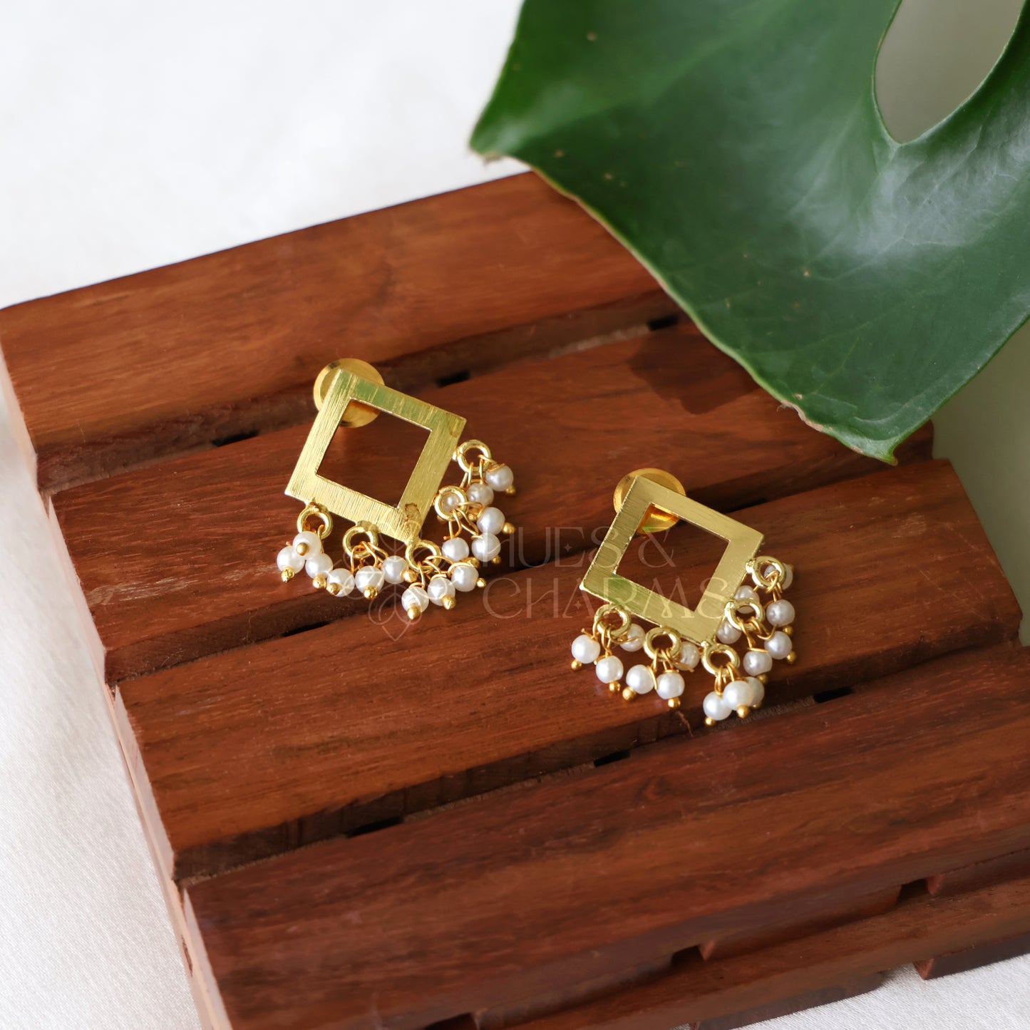 GOLDEN SQUARE STUD EARRINGS WITH PEARLS