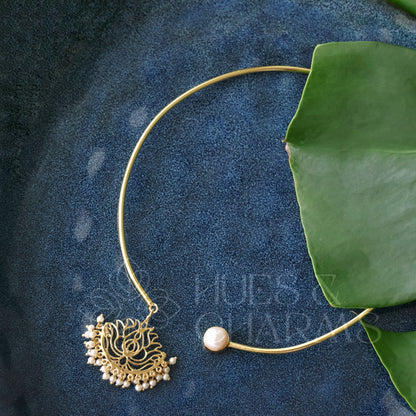 GOLDEN LOTUS PEARL NECKCUFF