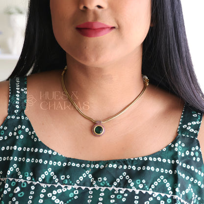GOLDEN SIMPLE AD STONE ATTIGAI SET