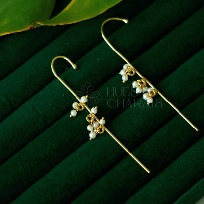 GOLDEN MINIMAL CLUSTER PEARLS EAR CUFF