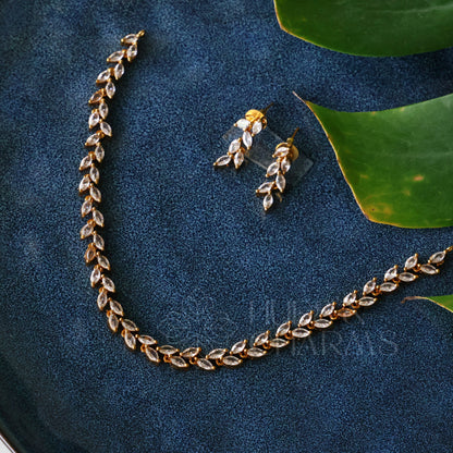 GOLDEN LUSTRE LEAF AD NECKLACE SET
