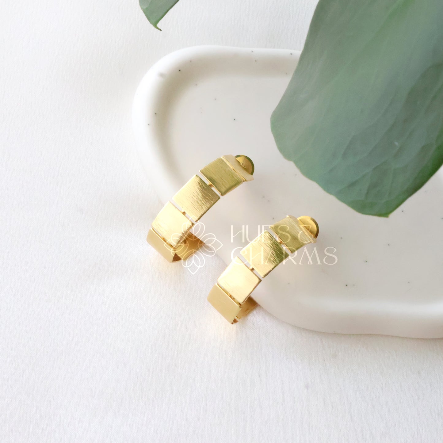 STATEMENT SQUARE HOOP EARRINGS