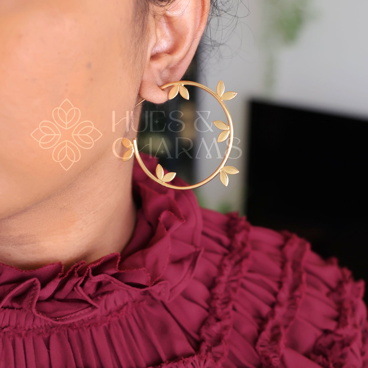 GOLDEN LEAFLINE HOOP EARRINGS