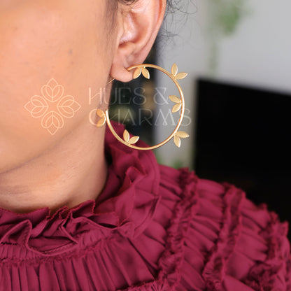 GOLDEN LEAFLINE HOOP EARRINGS