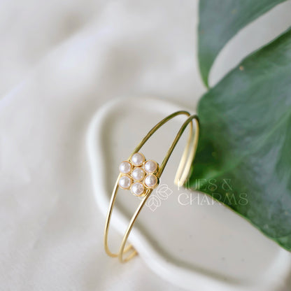 GOLDEN FLORAL PEARL BANGLE