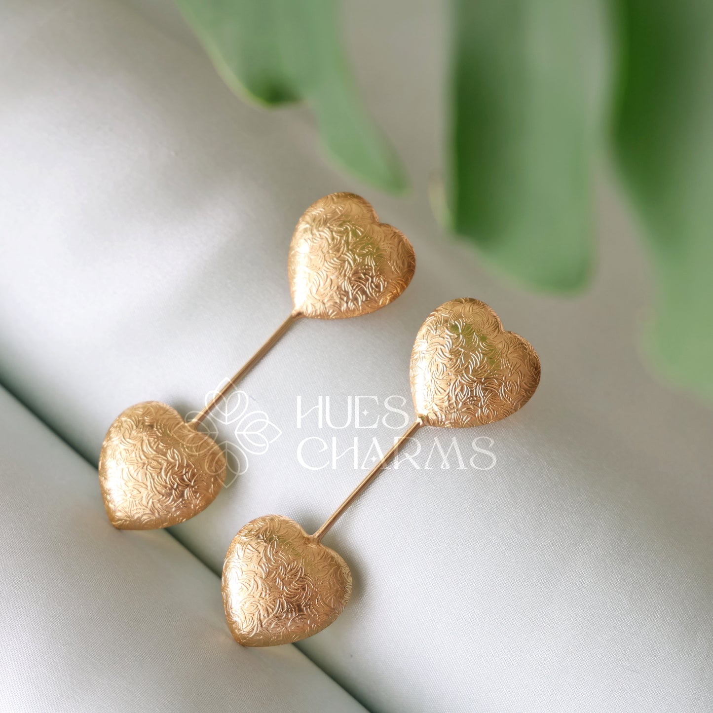GOLDEN LUMIERE HEART STUD EARRINGS