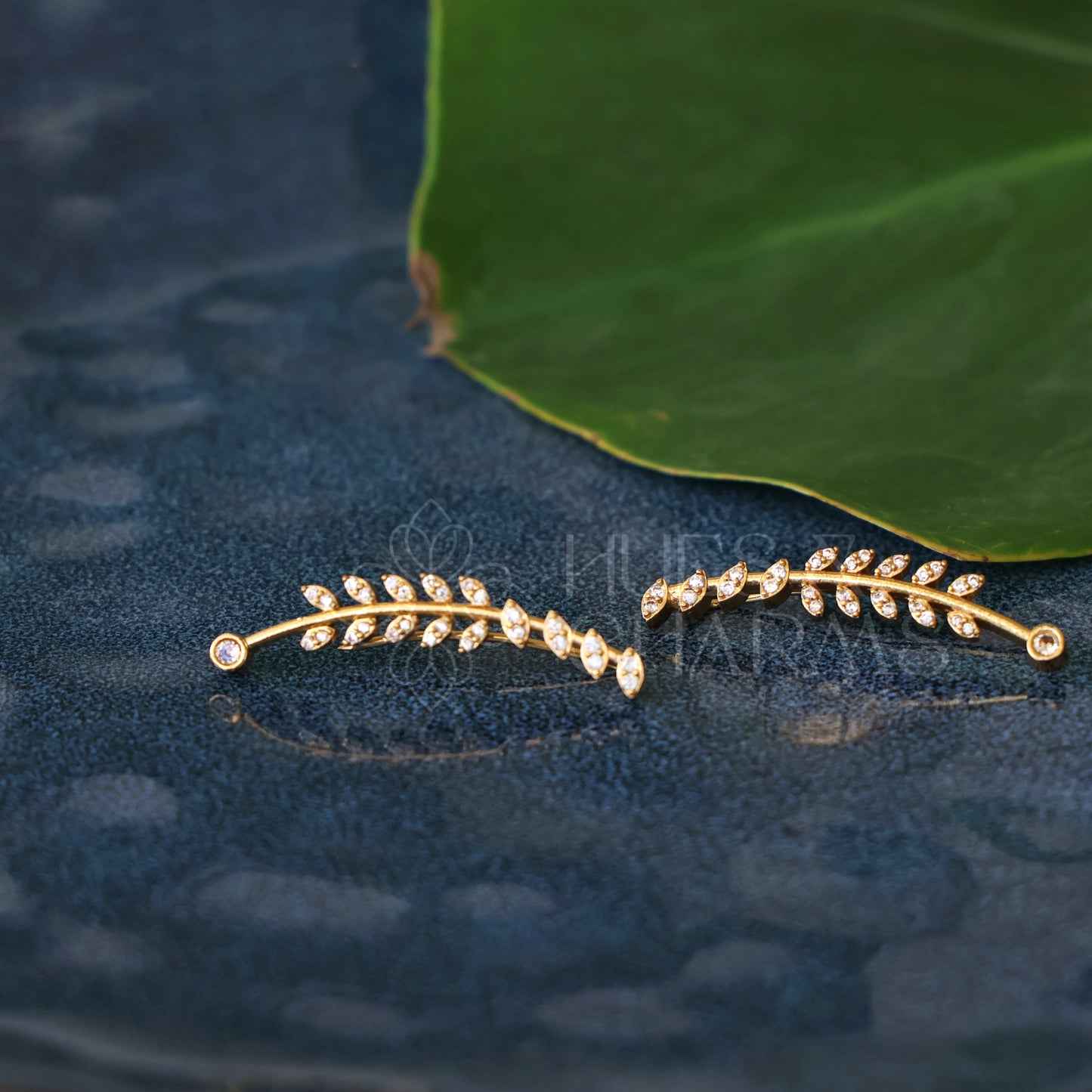 GOLDEN LIORA CLIMBERS AD EAR CUFF