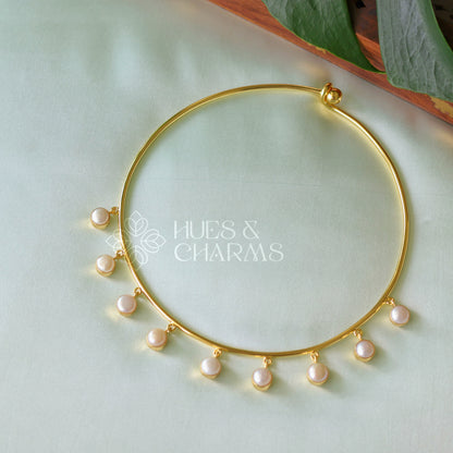 GOLDEN PEARL NECK CUFF