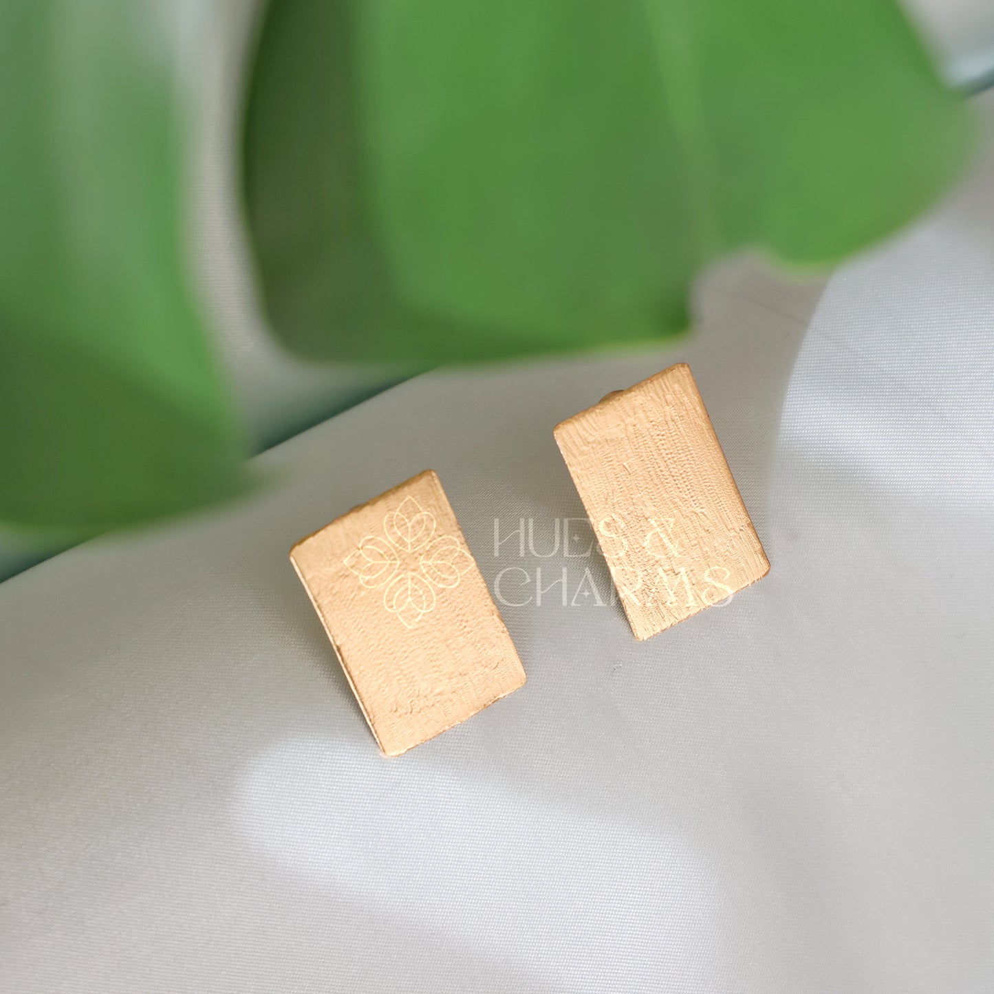 GOLDEN LUXE BLOCK STUD EARRINGS