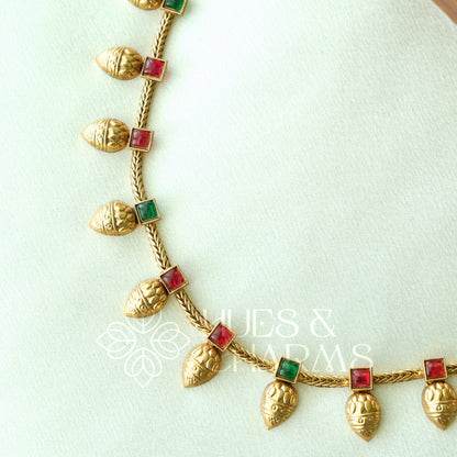 GOLDEN SIMPLE PALLAVI NECKLACE SET