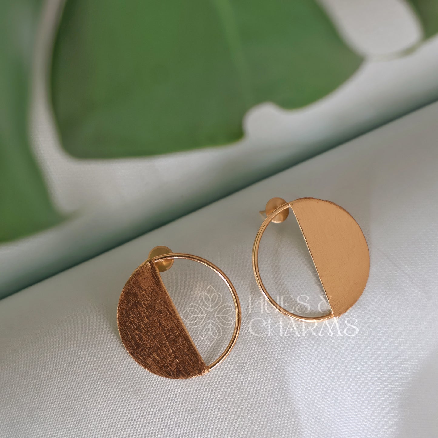 GOLDEN ECLIPSE STUD EARRINGS