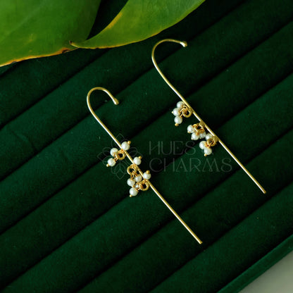 GOLDEN MINIMAL CLUSTER PEARLS EAR CUFF