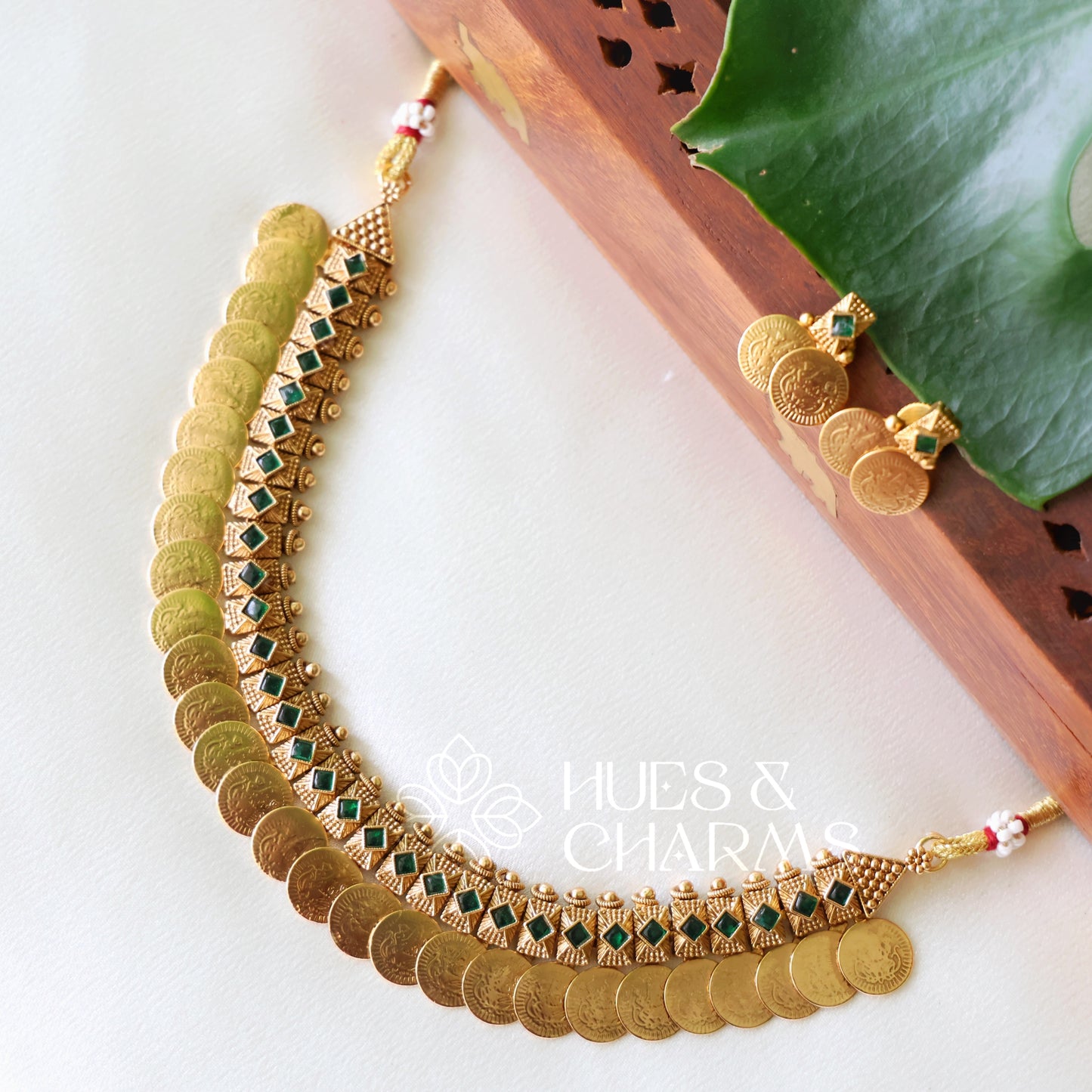 TRADITIONAL PADMA LAKSHMI BOLD COIN NECKLACE SET