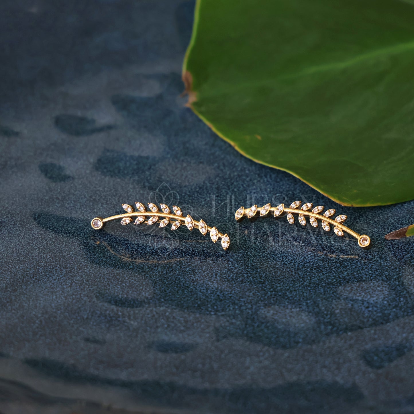 GOLDEN LIORA CLIMBERS AD EAR CUFF