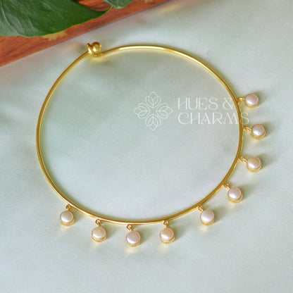 GOLDEN PEARL NECK CUFF