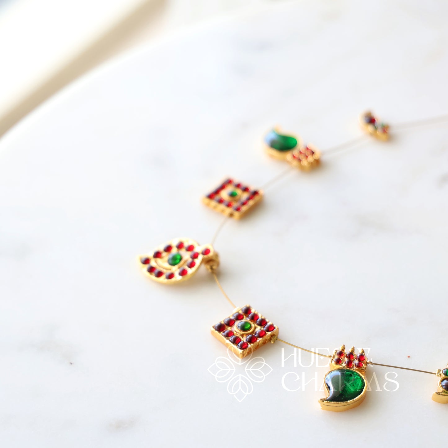 TRADITIONAL KEMP FUSION FLOATING NECKPIECE