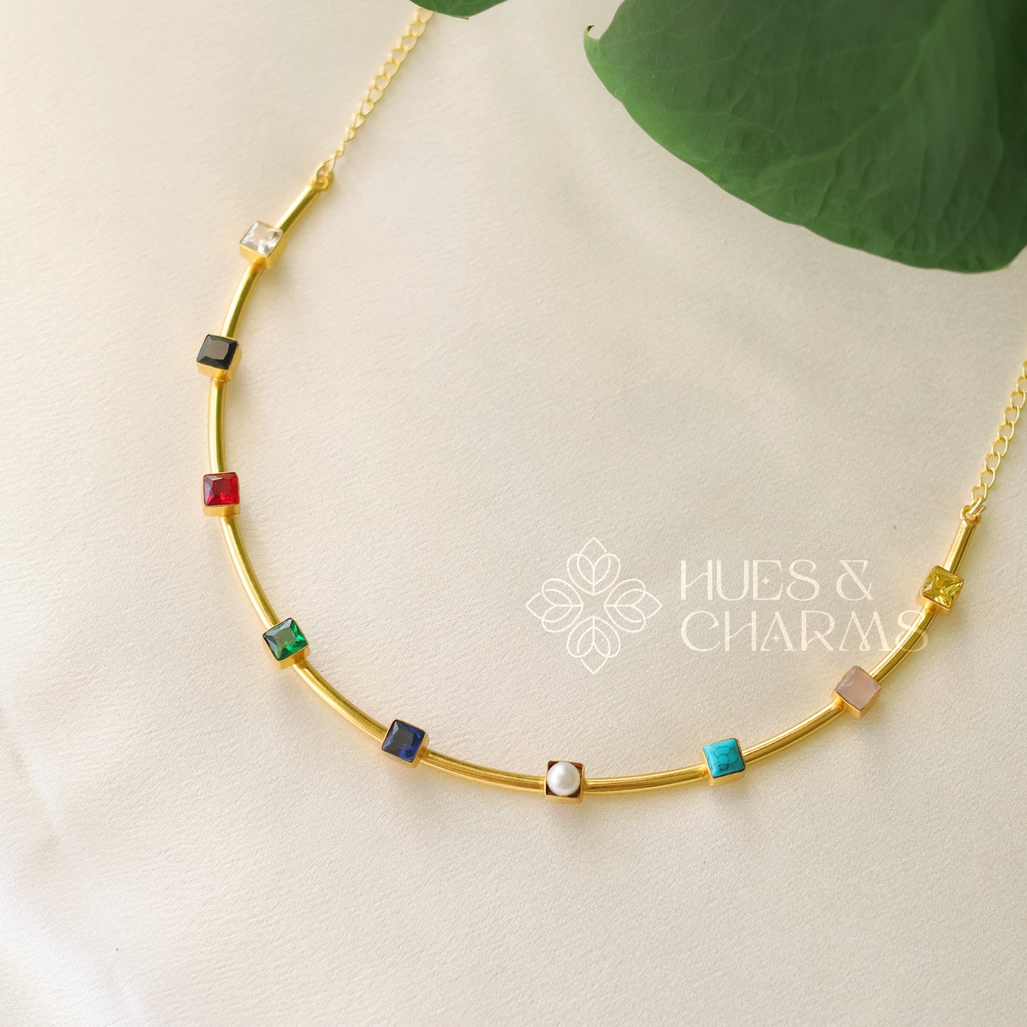 MULTICOLOR NECKPIECE