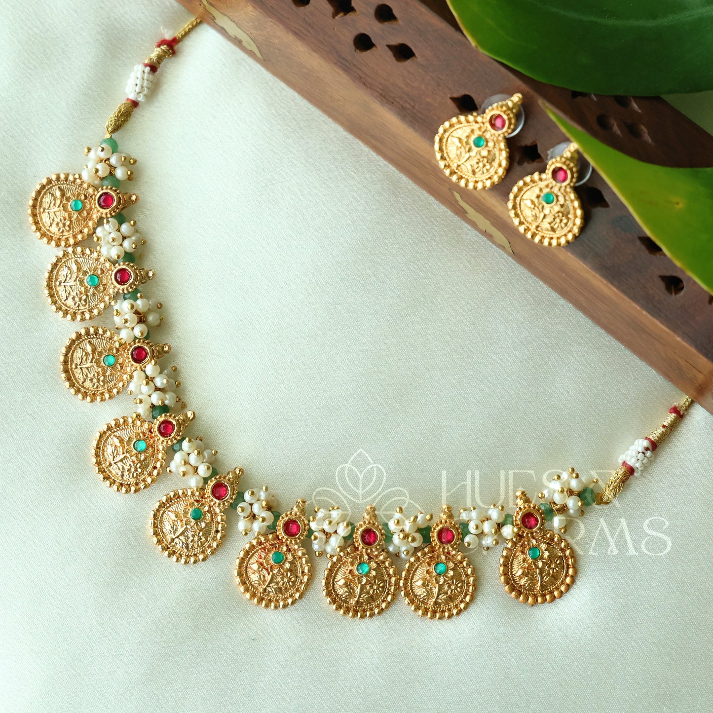 GOLDEN SWARNA RATNA PEARL NECKLACE SET