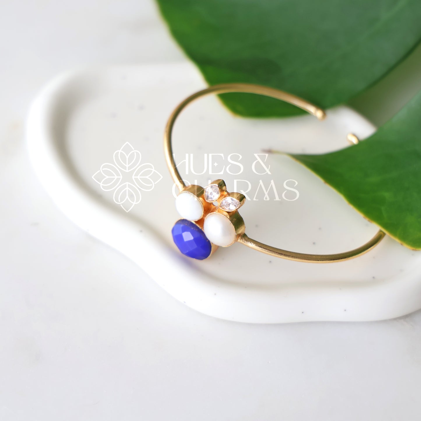 GOLDEN MIDNIGHT BLOOM PEARL ADJUSTABLE BANGLE