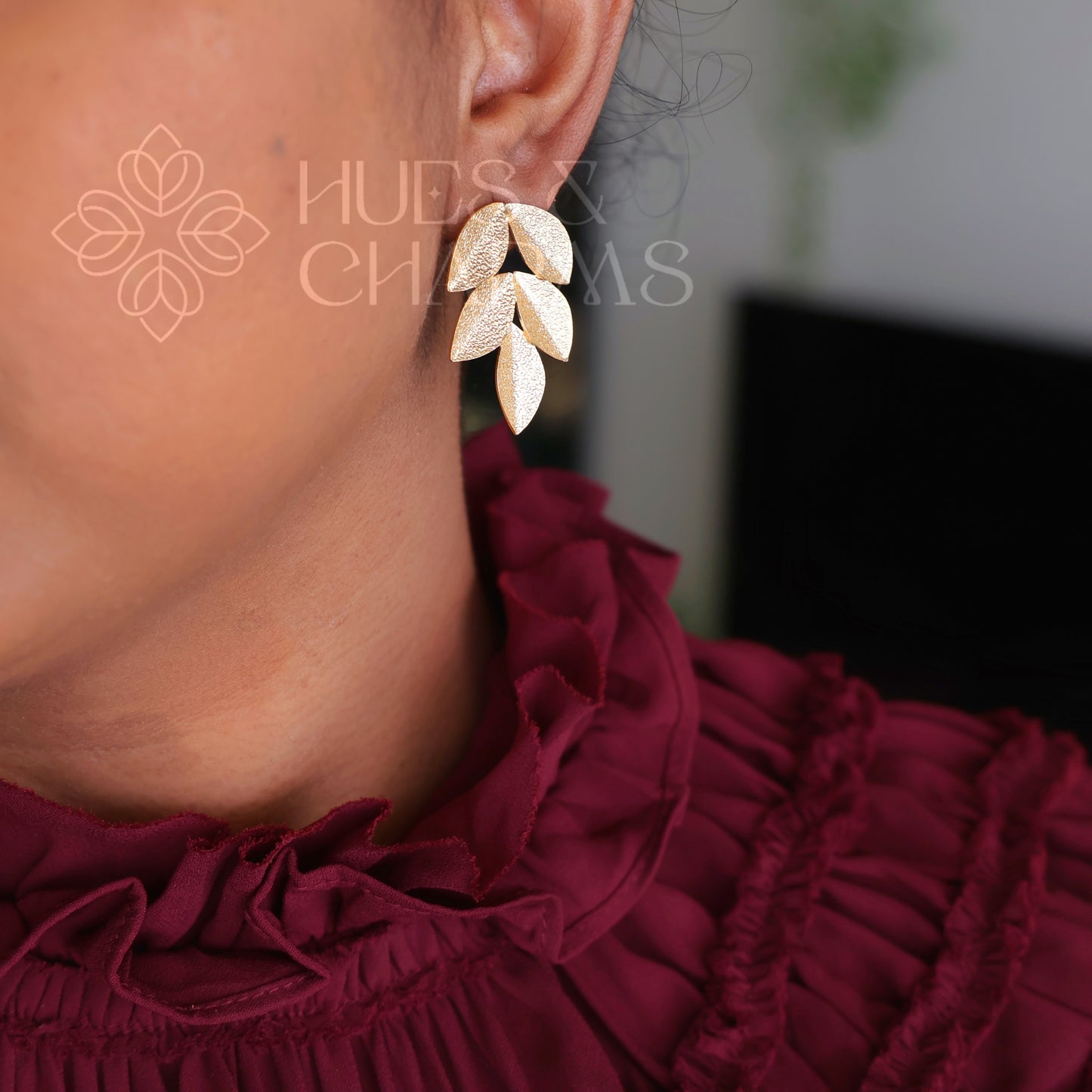 GOLDEN TEXTURED LEAF STUD EARRINGS