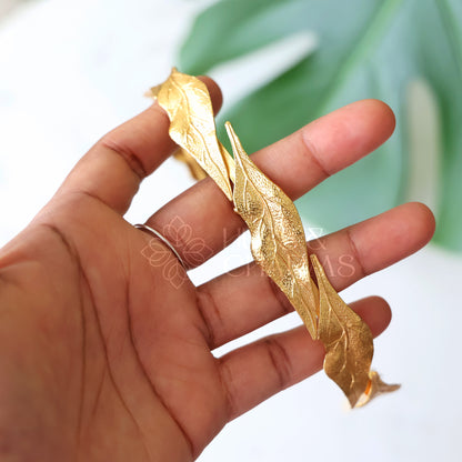 GOLDEN TEXTURED IVY COLLAR NECK CUFF