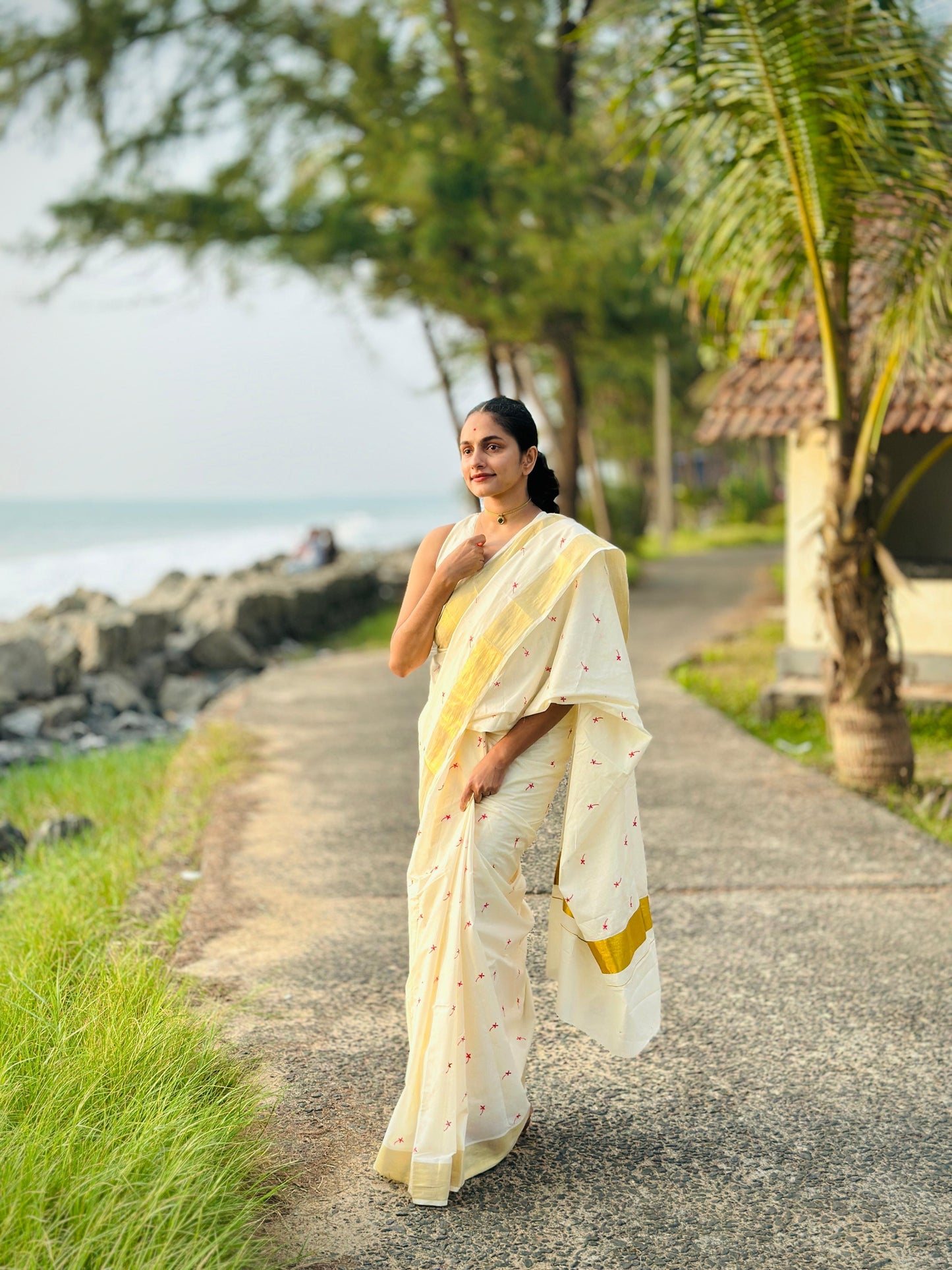 KERALA KASAVU HANDLOOM THECHIPOOVU SAREE