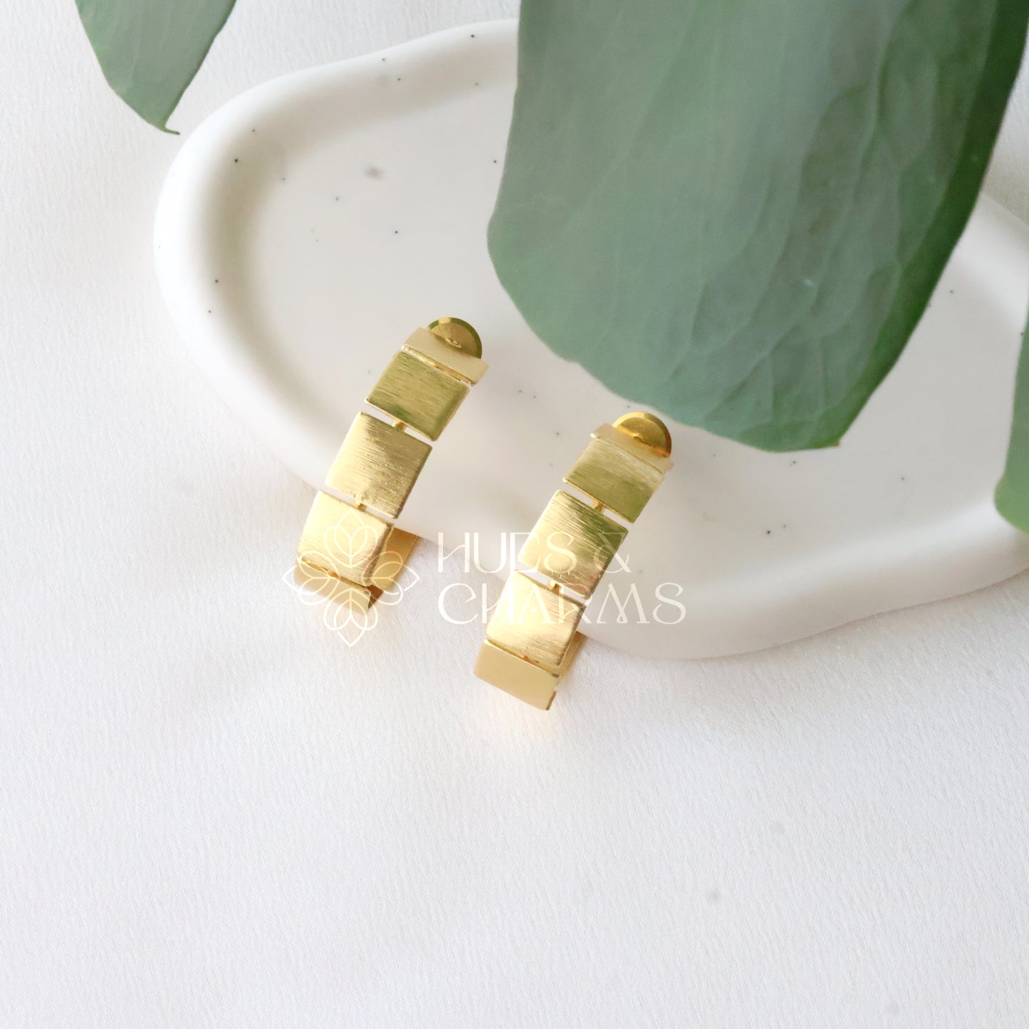 STATEMENT SQUARE HOOP EARRINGS