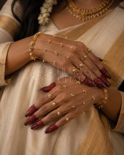 GOLDEN FLORAL ADJUSTABLE HATHPHOOL WITH PEARLS