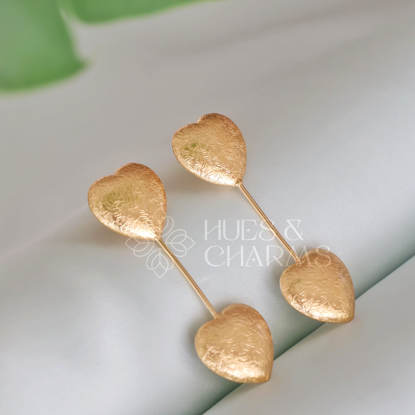 GOLDEN LUMIERE HEART STUD EARRINGS