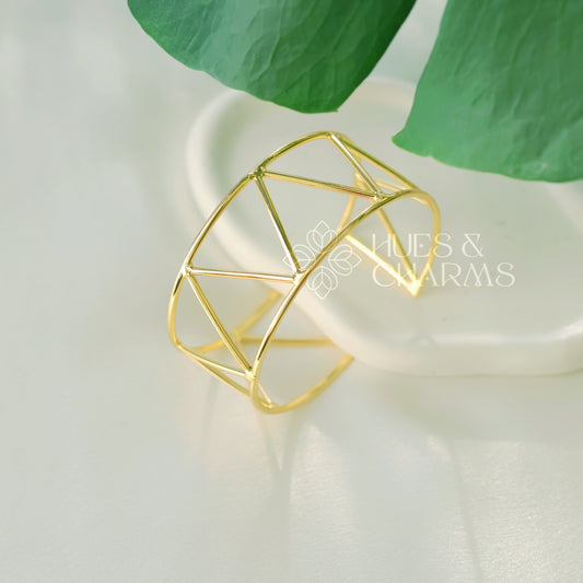 GOLDEN ADJUSTABLE MINIMAL BANGLE