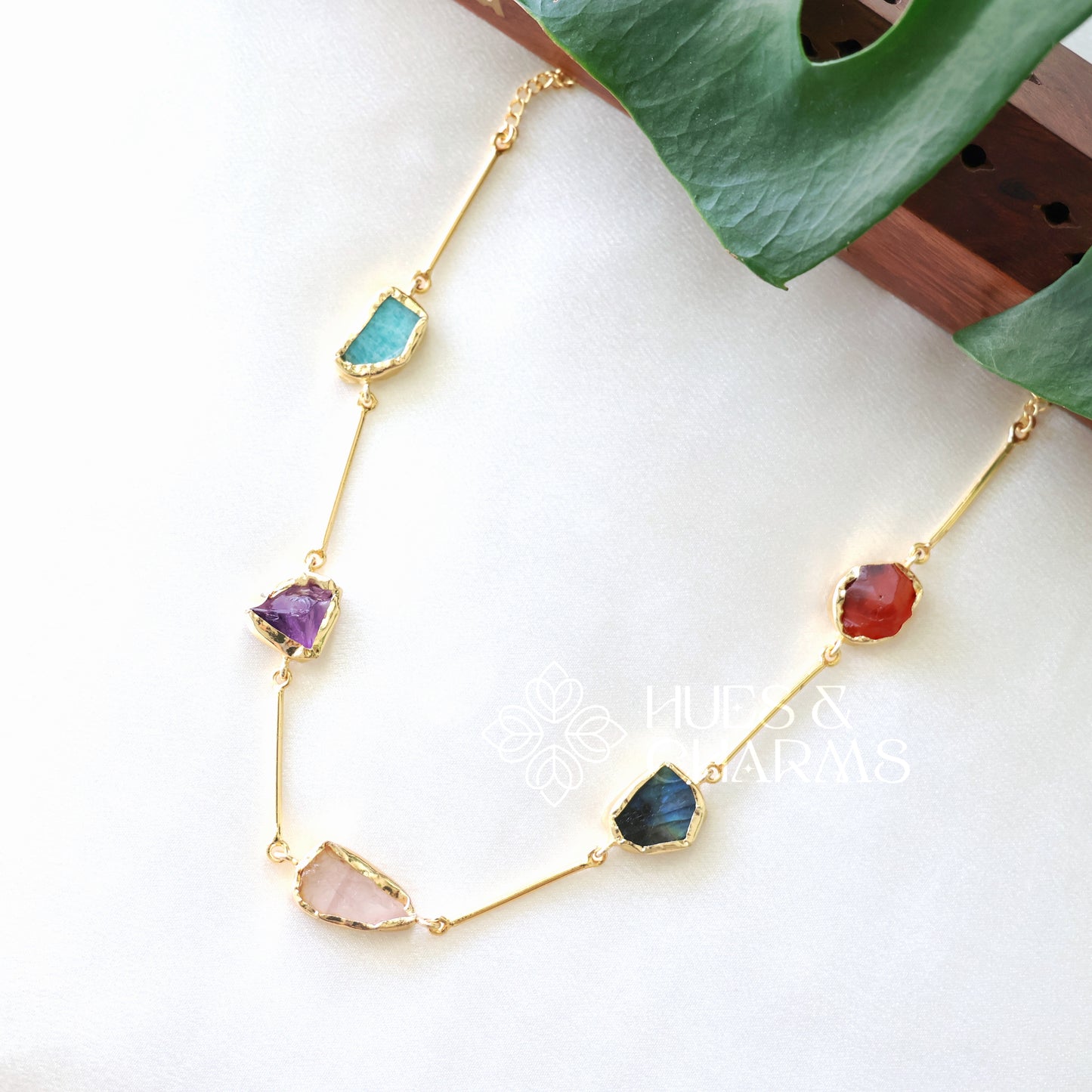 5 RAW STONE MINIMAL NECKPIECE