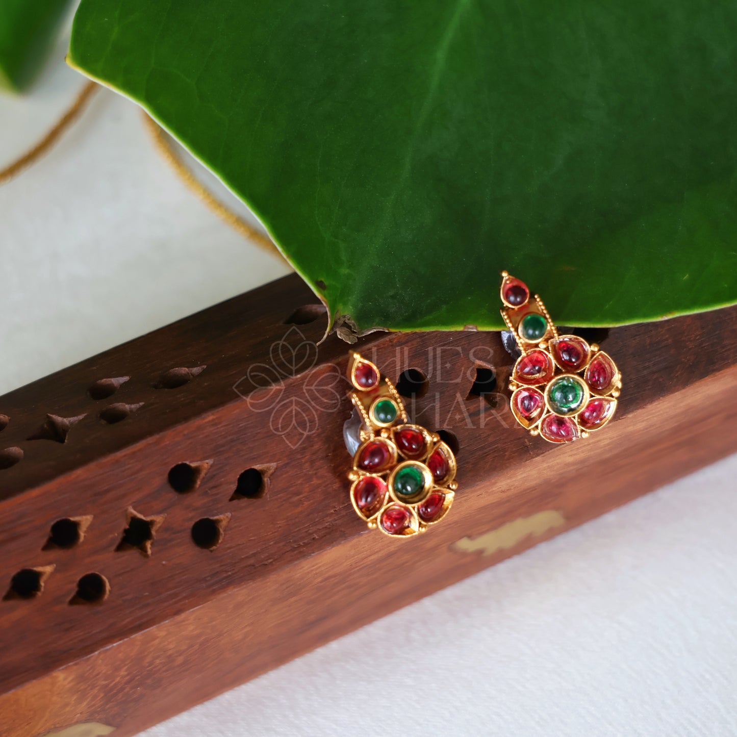 GOLDEN PUSHPA LEAF LAKSHMI NECKLACE SET (COLOURS AVAILABLE)