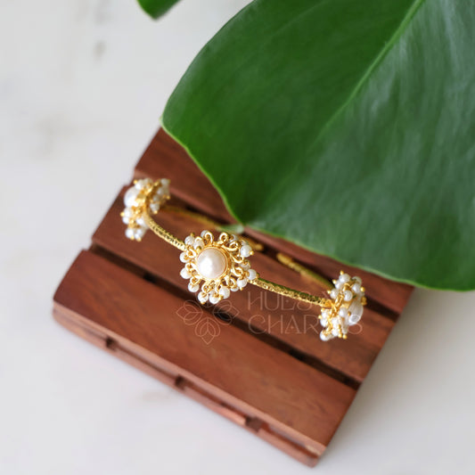 GOLDEN ADJUSTABLE 3 ROUND PEARL BANGLE