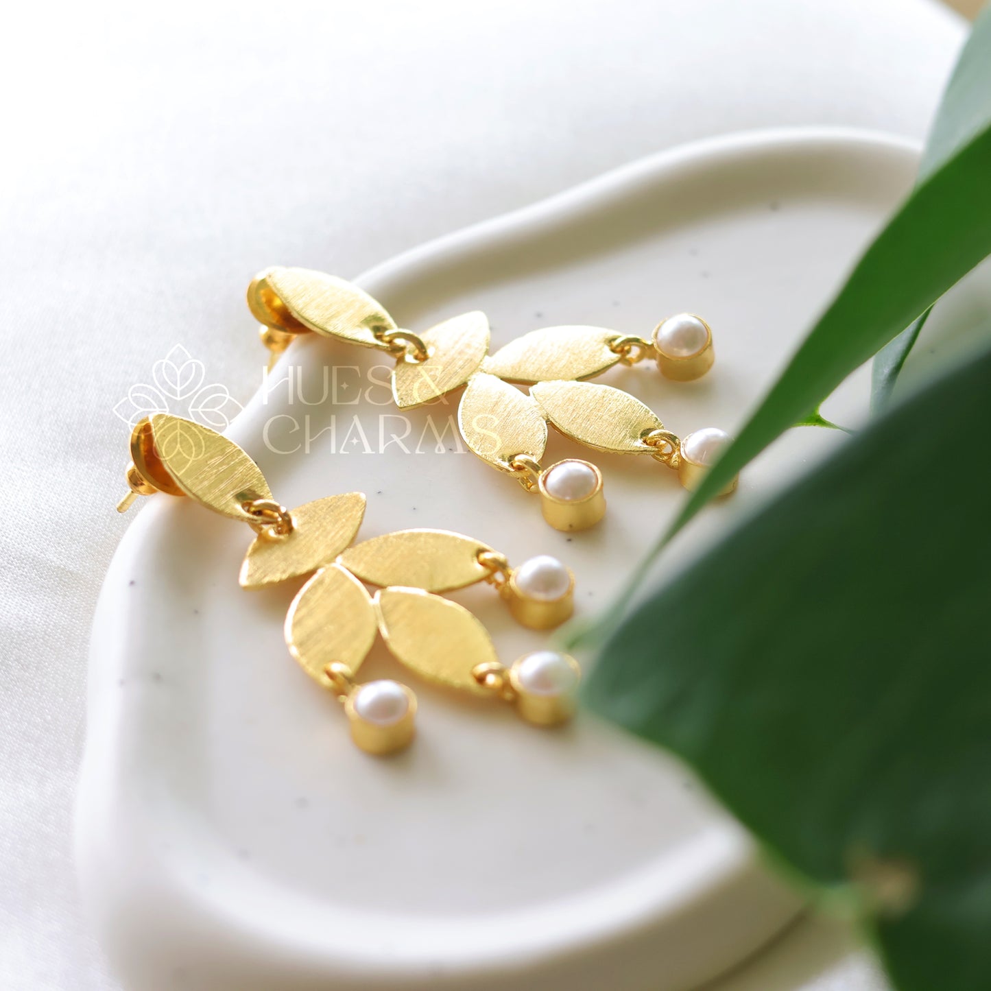 LEAF DROP EARRINGS WITH PEARL