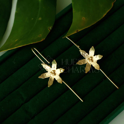 GOLDEN FIORA EAR CUFF