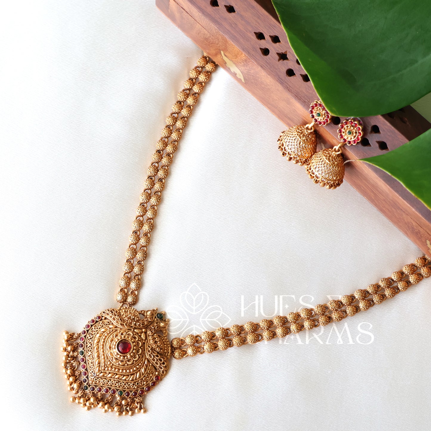 GOLDEN MAYURA RATNA HARAM SET