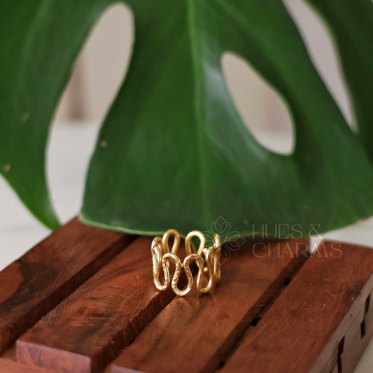GOLDEN SWIRL ADJUSTABLE RING