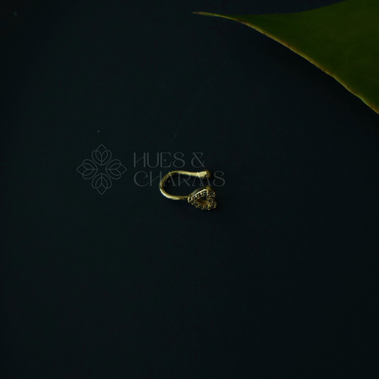 GOLDEN HEART AD STONES NOSE PIN