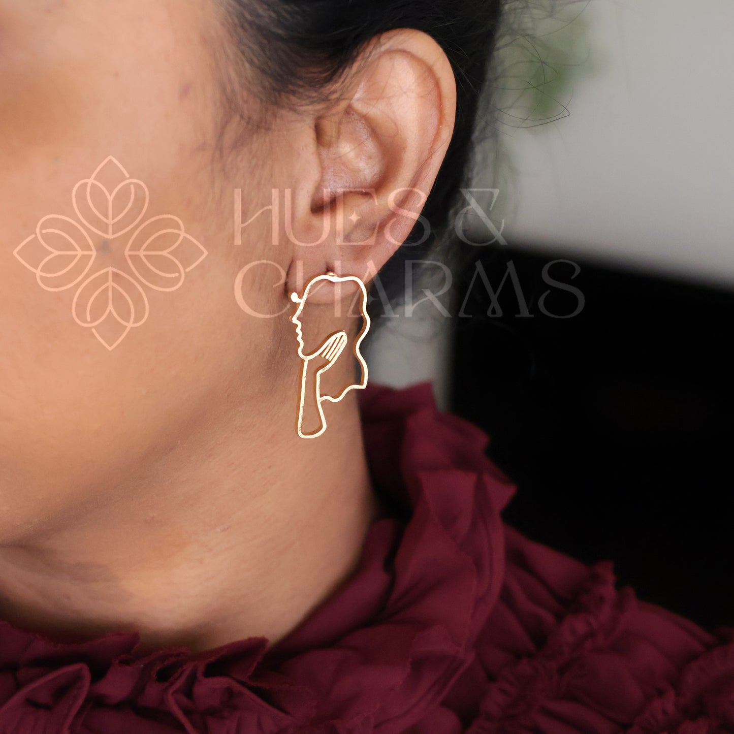 GOLDEN FEMININE AURA STUD EARRINGS
