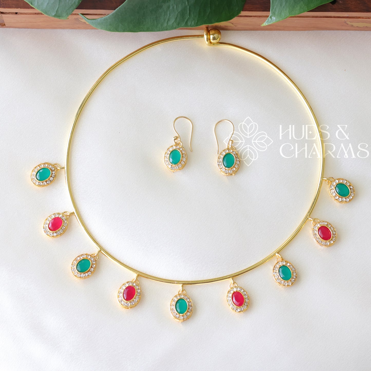 GOLDEN OVAL DROP NECK CUFF SET (COLOURS AVAILABLE)