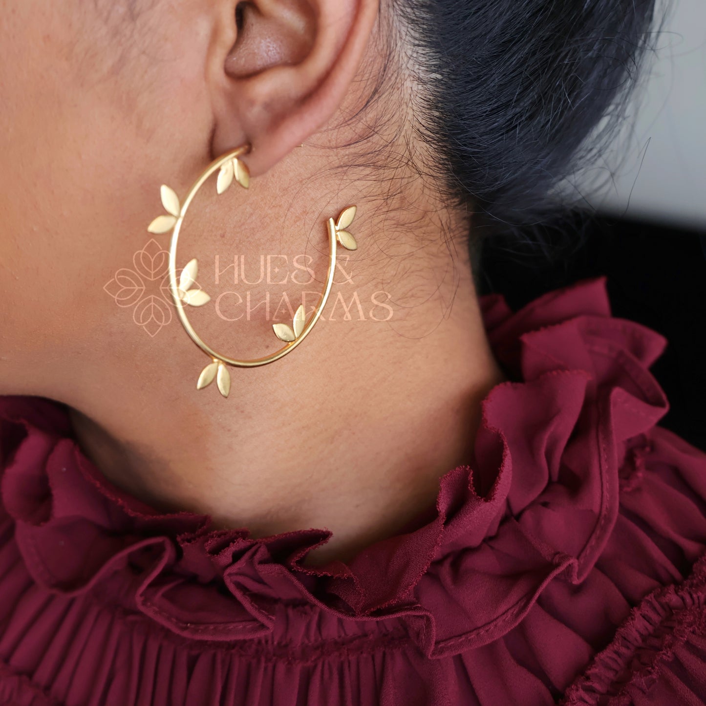 GOLDEN LEAFLINE HOOP EARRINGS